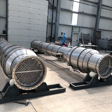 Evaporators are called equipment that separates by means of heat transfer without a direct contact. The Evaporators consist of a body with a heating jacket and a rotor. Click for types of evaporators.
