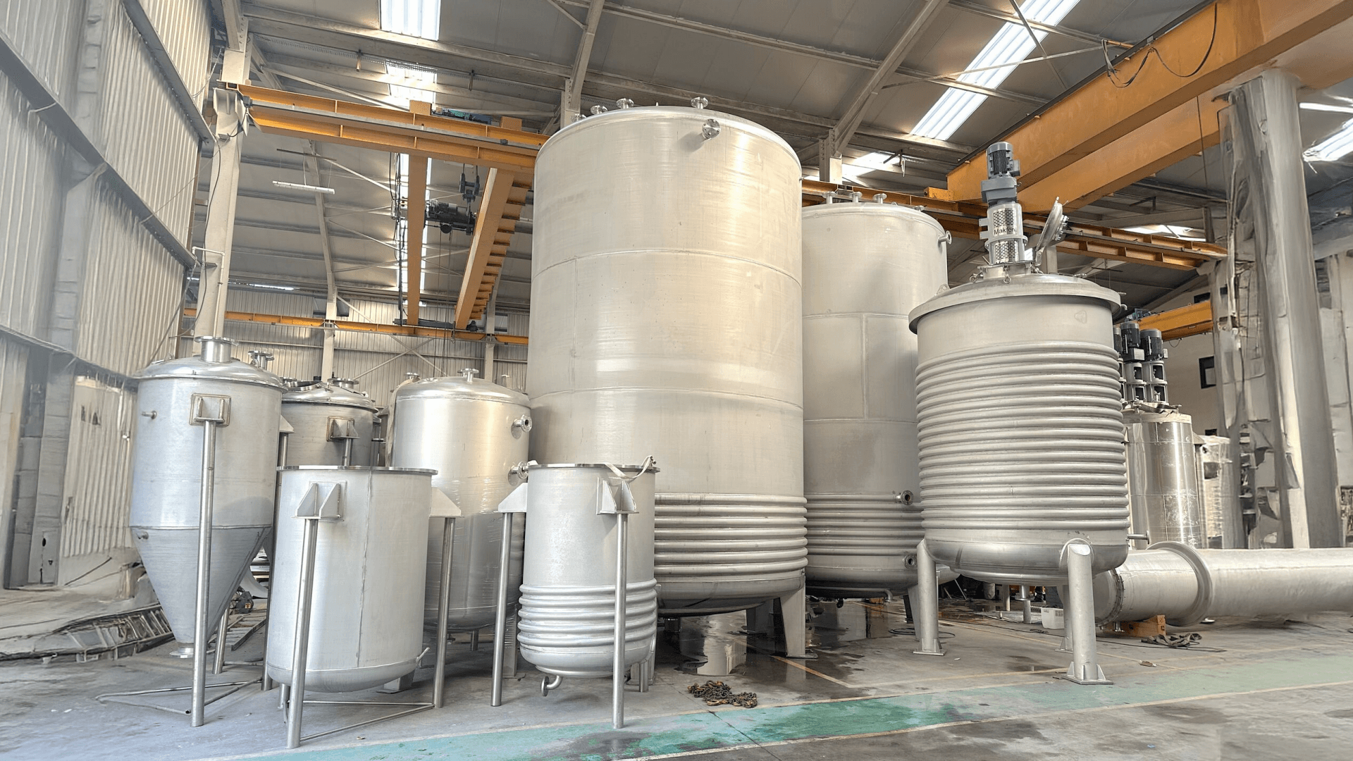 Makfen manufactures the stainless and chemical industrial blenders as well as the industrial blenders.