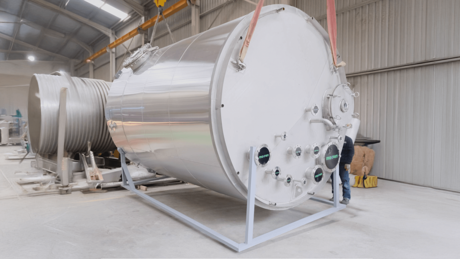 The pure water tanks are manufactured in accordance with food, medicine and hygiene rules and the needs of the sectors. Contact us for the pure water tank prices.