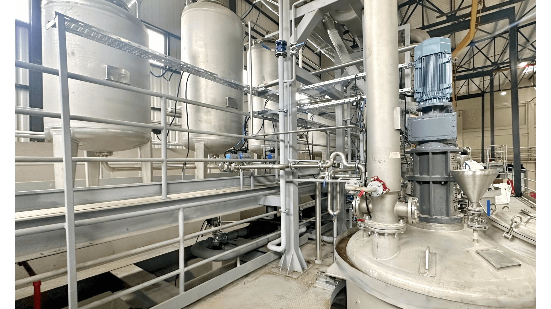 Renklendirme tesisleri nde yenilikçi adımlar atarak çevreye uyumlu projeler tasarlar anahtar teslim kurulumunu gerçekleştirir. Renklendirme tesisi kurulumu hakkında bilgi almak için tıklayın.