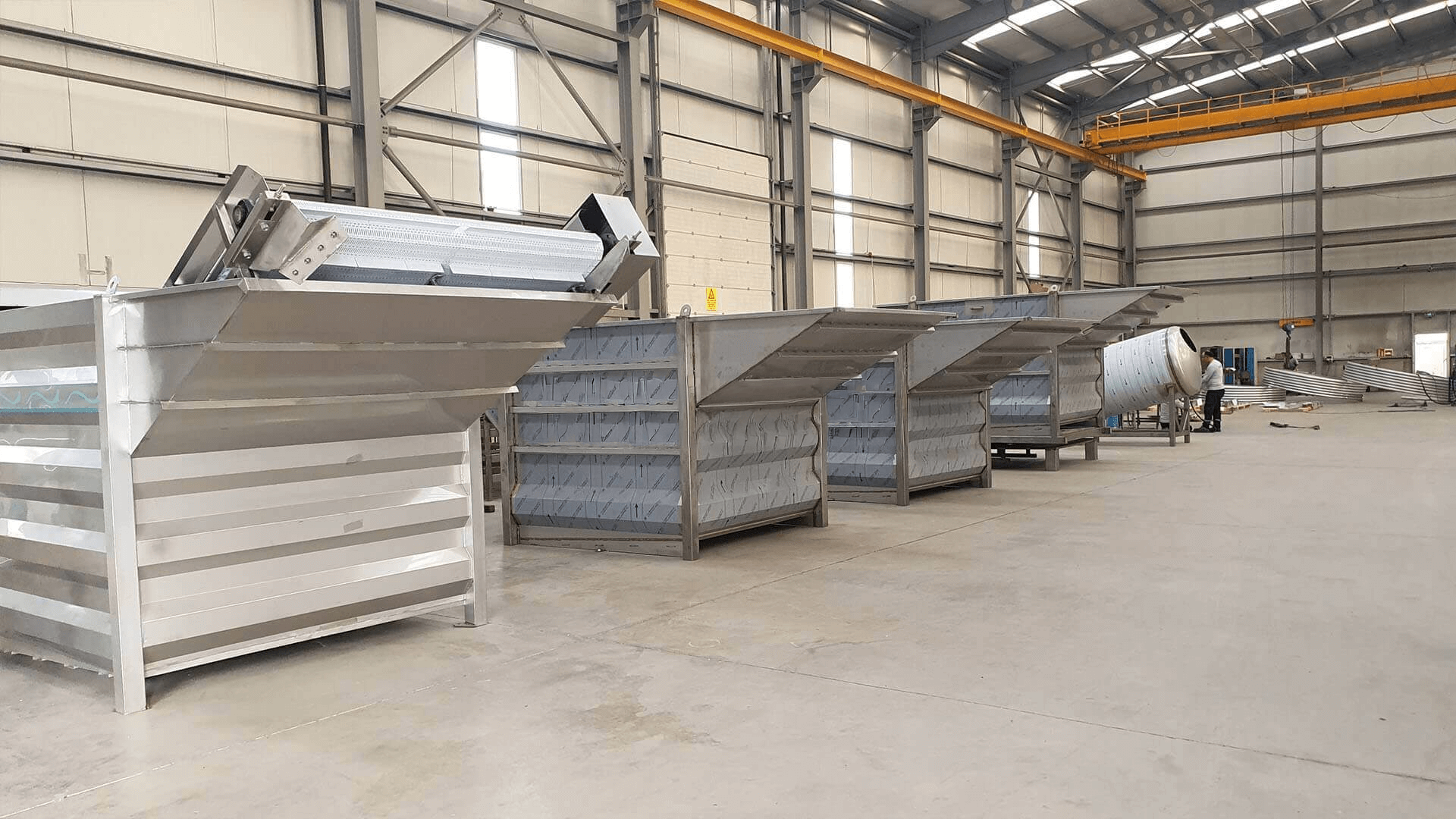 Balık susuzlaştırma kulesi balıkçılar için çokça önem taşımaktadır.Balıkçı teknelerinde,balıkların tekneden kamyona iletilme işleminde oldukça zaman ve enerji tasarrufu sağlamakta.