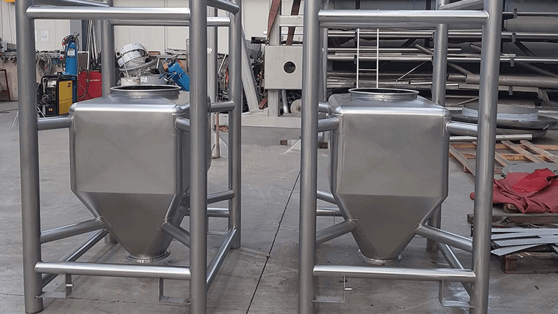 ibc toz kontyener imalatı ve IBC Toz konteyner fiyatlarını sayfamızda bulabilirsiniz. İbc kontynerler genel olarak ilaç sanayinde kullanılır. ıbc fiyatları