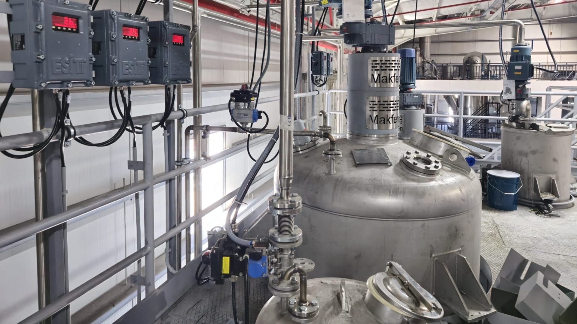 Makfen imal/ithal ettiği makinelerin veya ekipmanların kurulum ve devreye alma işleri gibi konularda anahtar teslim  tüm destekleri müşteriye sunmaktadır.