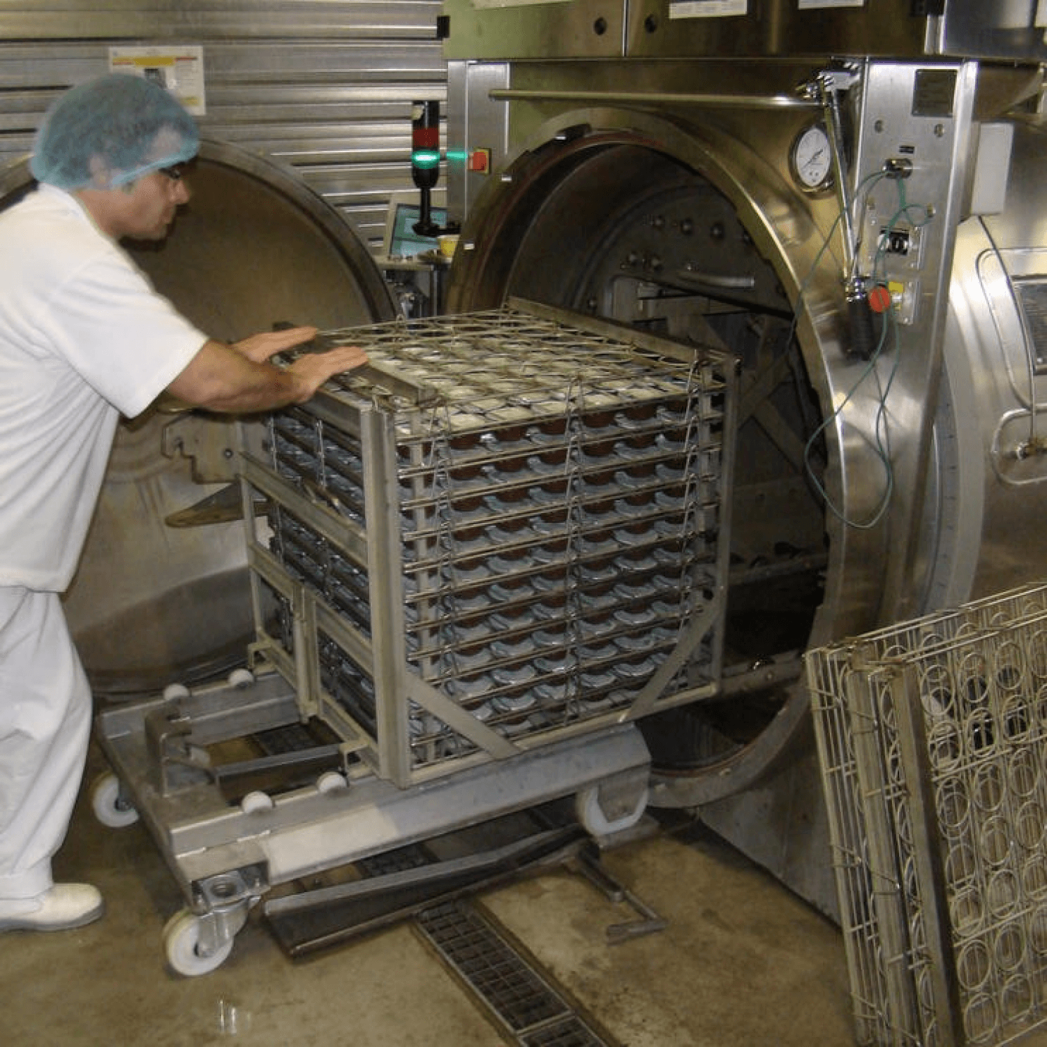 Otoklav sterilizasyon imalatı yapmakta olan makfen otoklav cihazları, tıbbi malzemelerin veya laboratuvar ekipmanlarının yüksek sıcaklık altında mikroplardan arındırılması işlemlerine verilen genel isimdir.