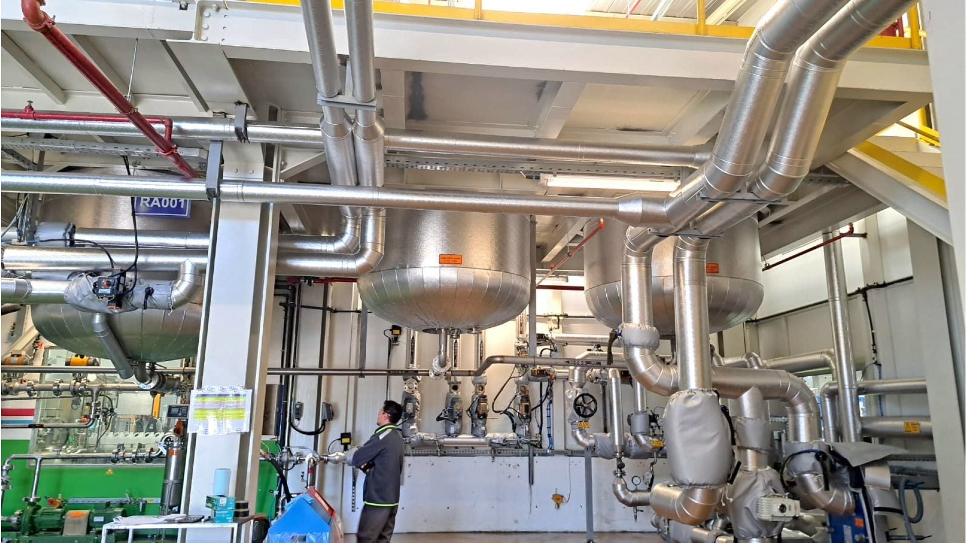 Proses hatları, işçi ve iş sağlığı dikkate alınarak yüksek kalitede, üretime katkı sağlayacak şekilde imal edilir. Önceden belirlenen ürünlere göre dönüşen işlemler dizisidir.